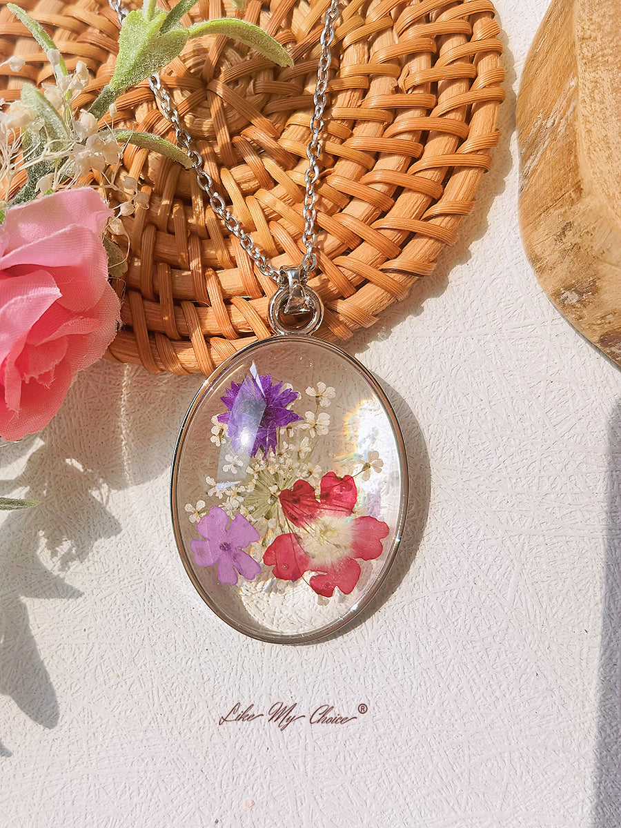 Resin Pendant Necklace With Exotic Bouquet Dried Flowers