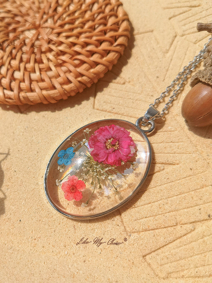 Collier pendentif en résine avec fleur de Galsang rouge myosotis