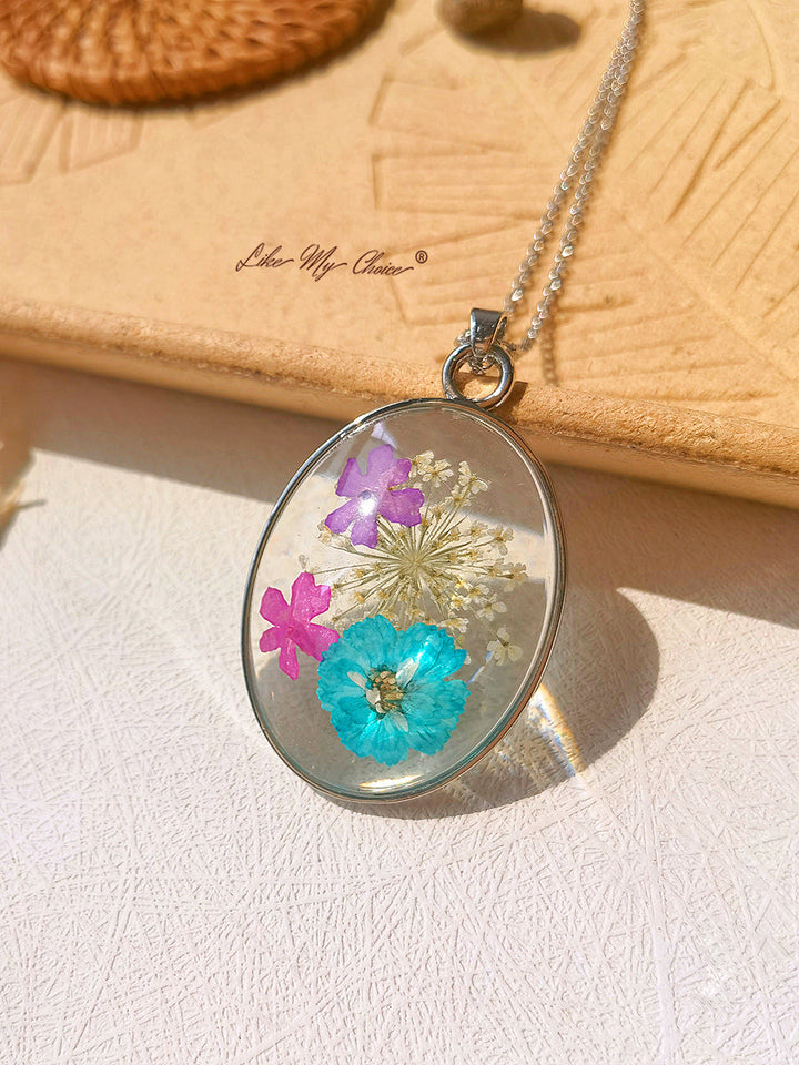 Collana con ciondolo in resina con fiore di larkspur blu Galsang