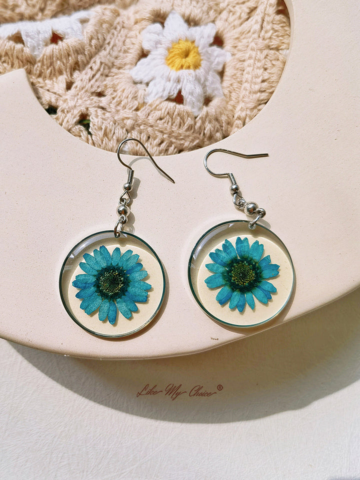 Resin Pendant Earring With Eternal Daisy Dried Flowers