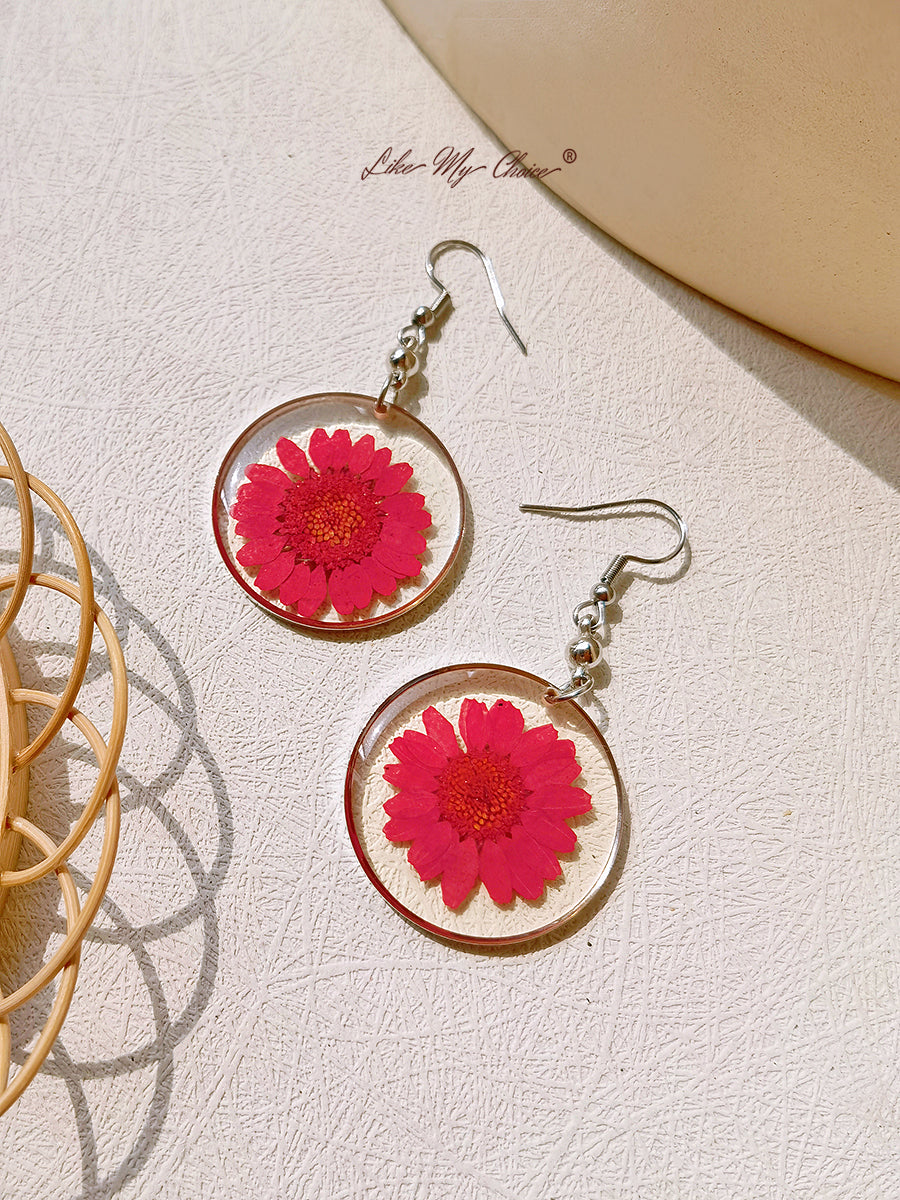 Resin Pendant Earring With Eternal Daisy Dried Flowers