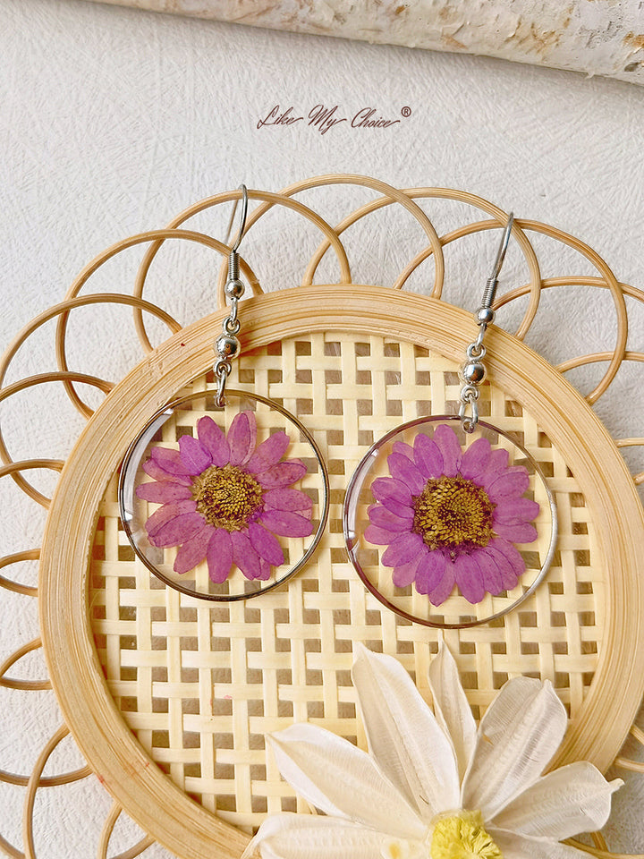 Anting Liontin Resin Dengan Bunga Kering Daisy Abadi