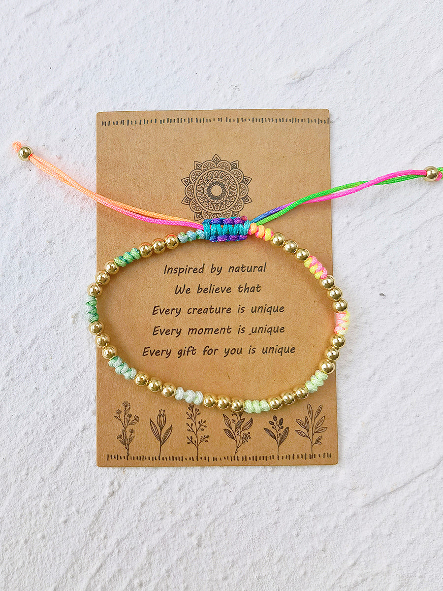 Pulsera ajustable con cordón y cuentas de caramelo arco iris