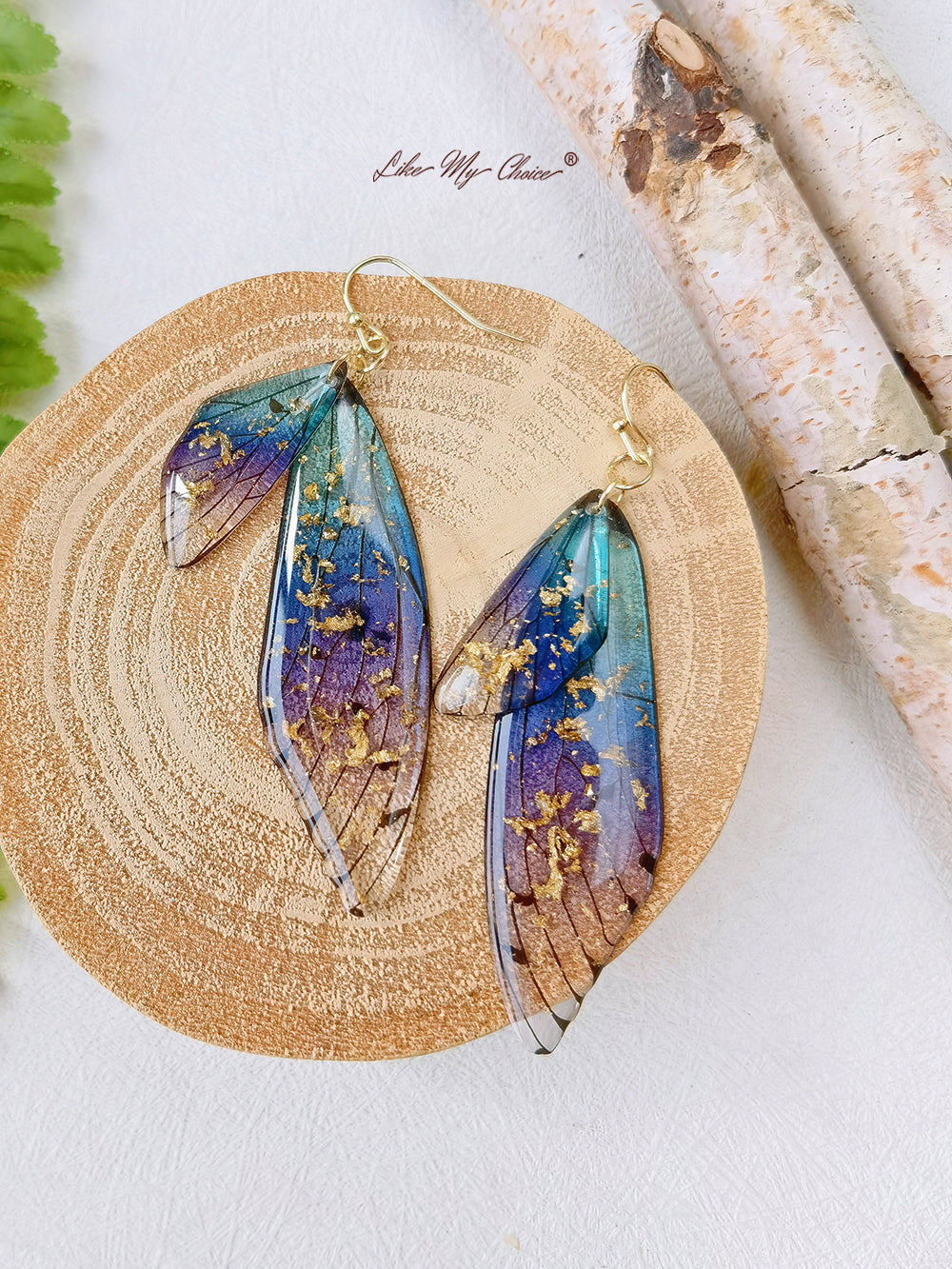 Pendiente ala de mariposa de cristal dorado hecho a mano