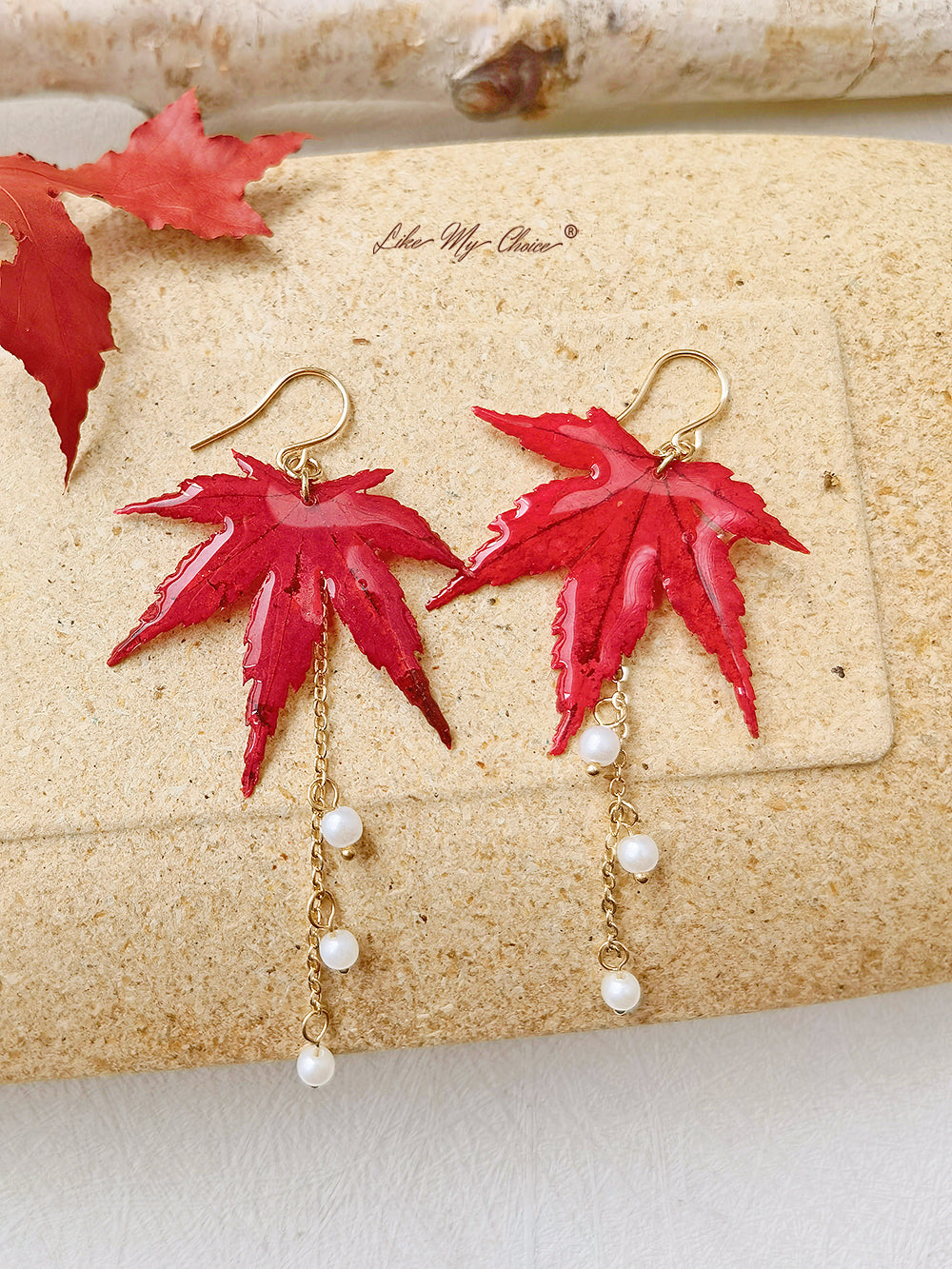 Anting-anting Mutiara Emas Resin Daun Maple Penangkap Matahari