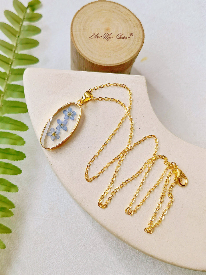 Náhrdelník z přírodní pryskyřice Forget Me Not Golden Oval Pendant