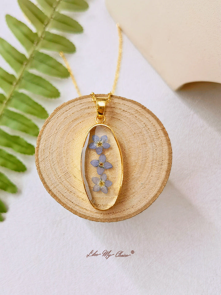 Náhrdelník z přírodní pryskyřice Forget Me Not Golden Oval Pendant