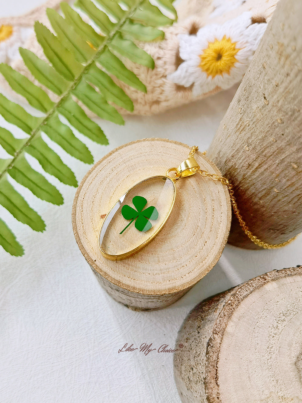 Natural Clover Resin Botanical Pendant Oval Necklace