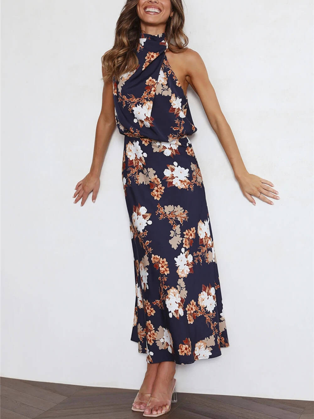 Vestido maxi floral com decote haltere e cintura elástica