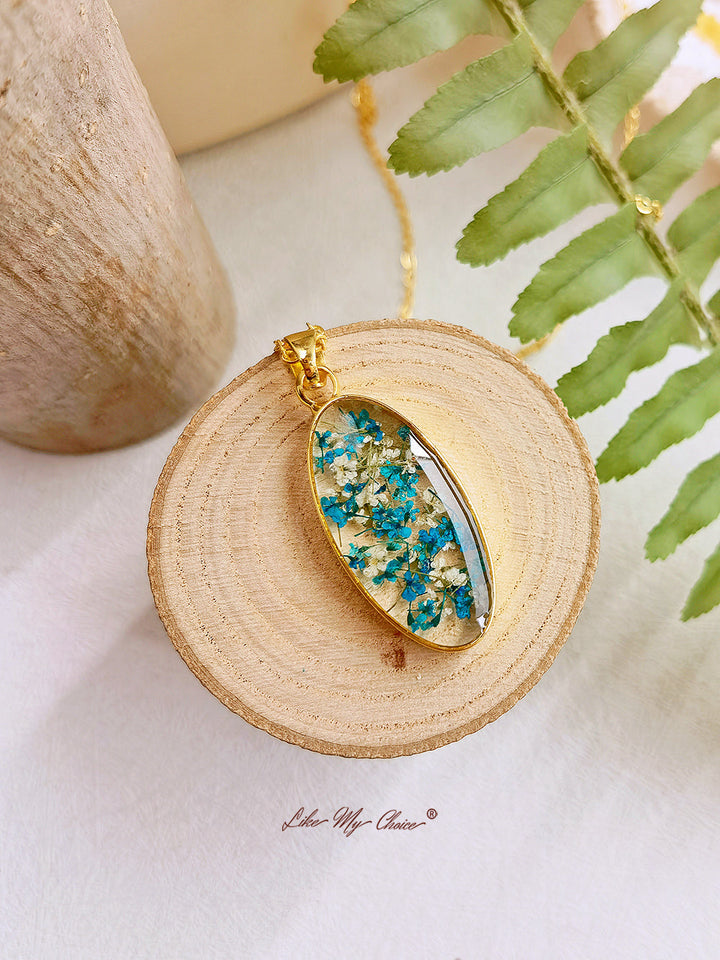 Mini Narcissus Golden Oval Pendant Colier din rășină naturală