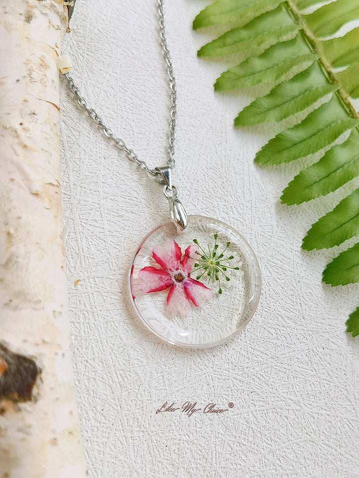 Queen Anne Lace Pink Mallows Flower Botanical Pendant Circle Colier