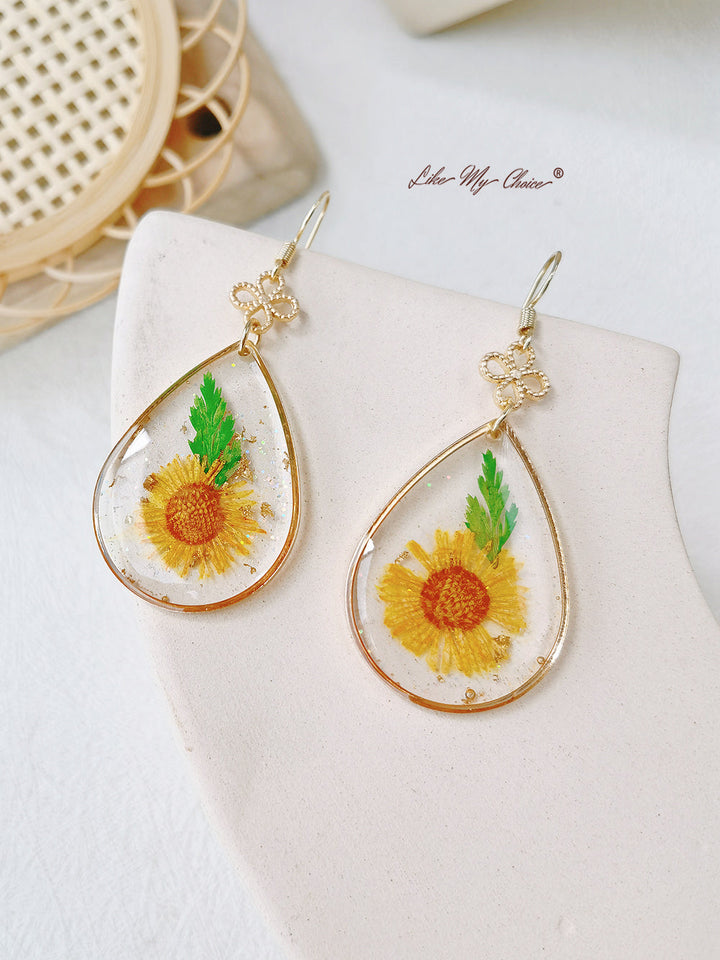 Boucles d'oreilles tournesol en résine, perles et feuilles d'or