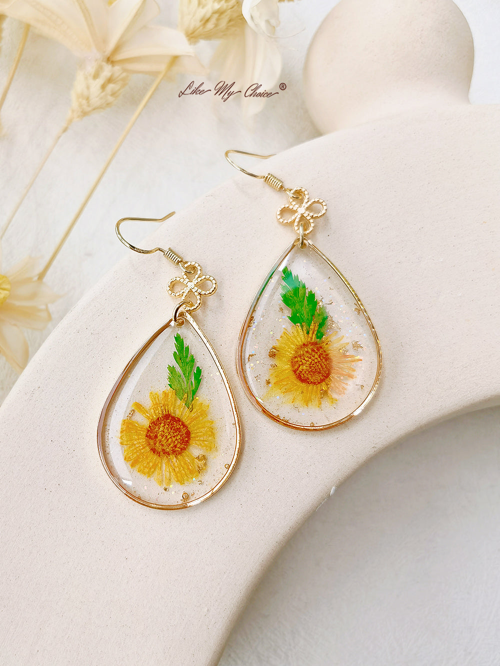 Boucles d'oreilles tournesol en résine, perles et feuilles d'or