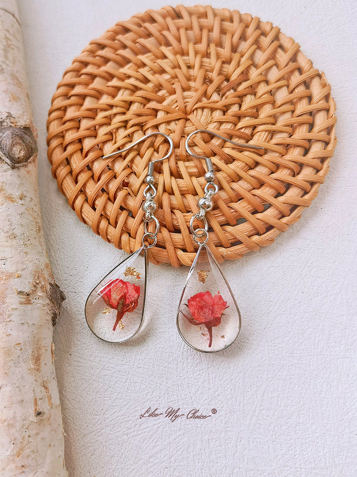 Pendants d'oreilles en fleurs séchées de rose rouge