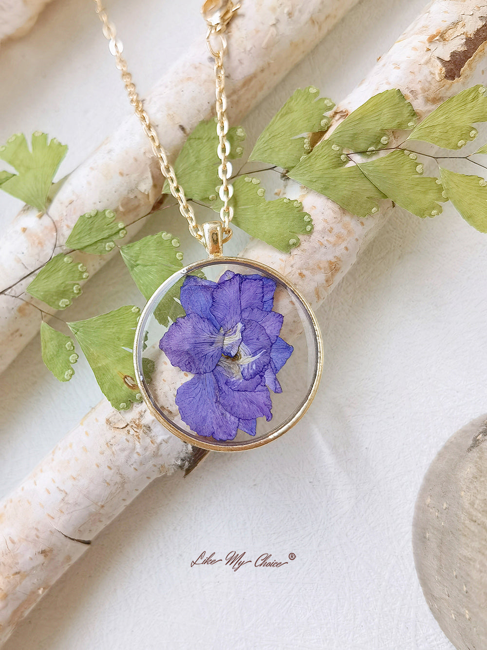 Viooltjes ketting met geperste bloem