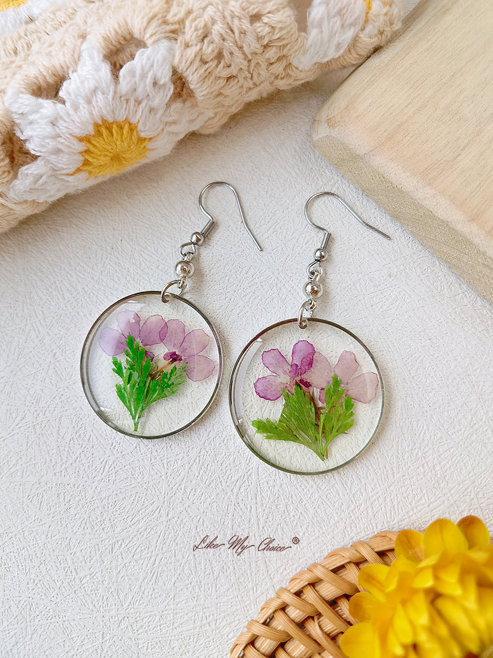 Boucles d'oreilles en résine et fleurs séchées faites à la main