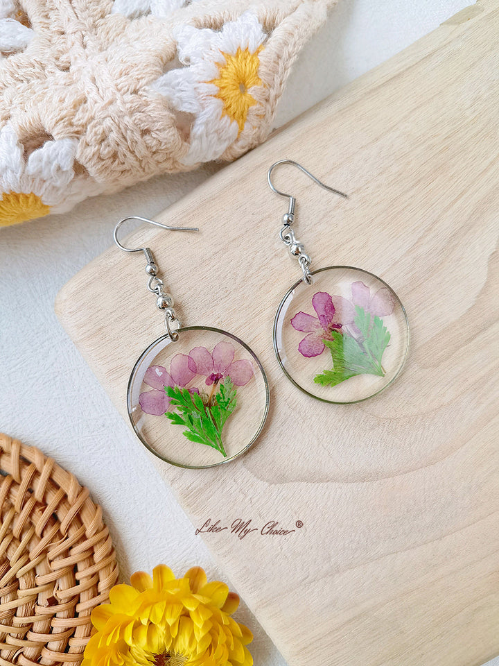 Boucles d'oreilles en résine et fleurs séchées faites à la main