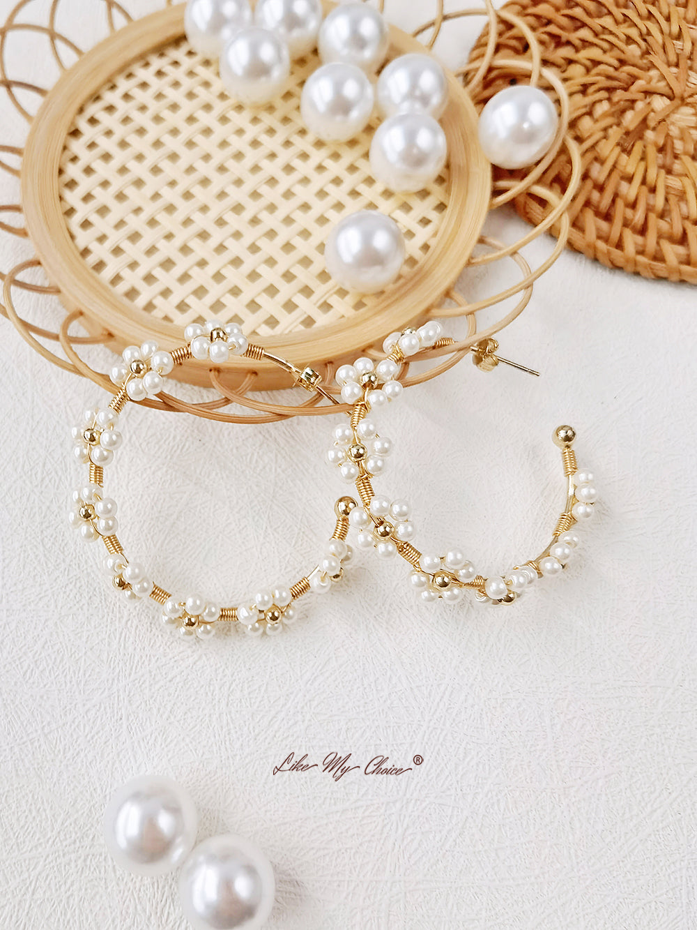 Whimsical Pearl Muses: Helmi korvakorut: Boho-inspiroitunut pilvinen helmi korvakorut