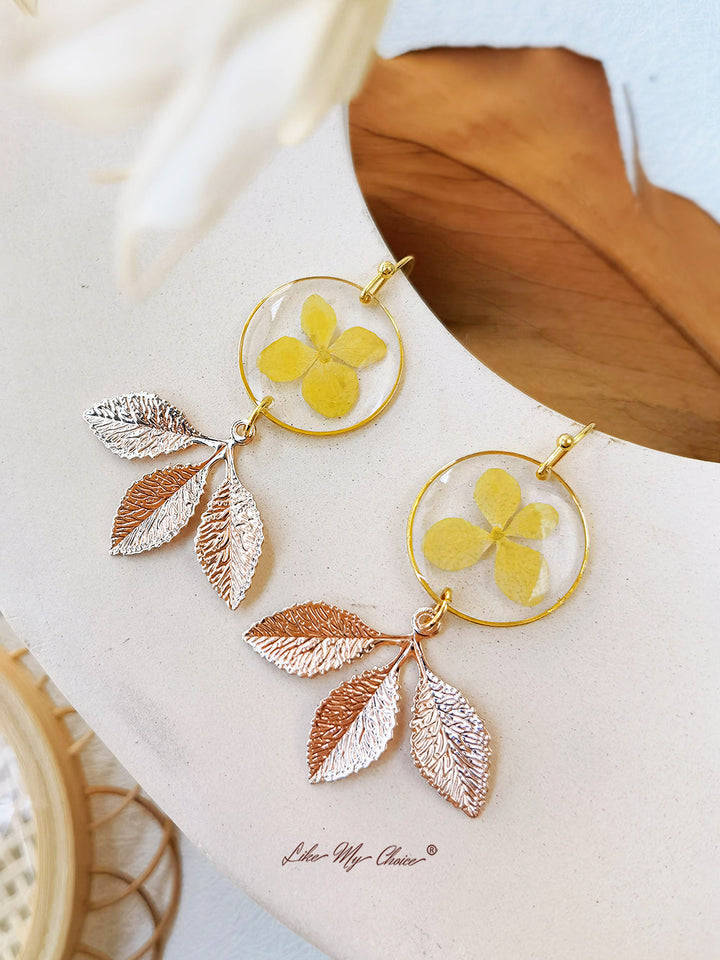 Primrose Flower Earrings Örhängen med guldblad