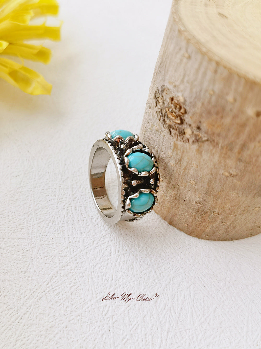 Anillo bohemio con incrustaciones de turquesa