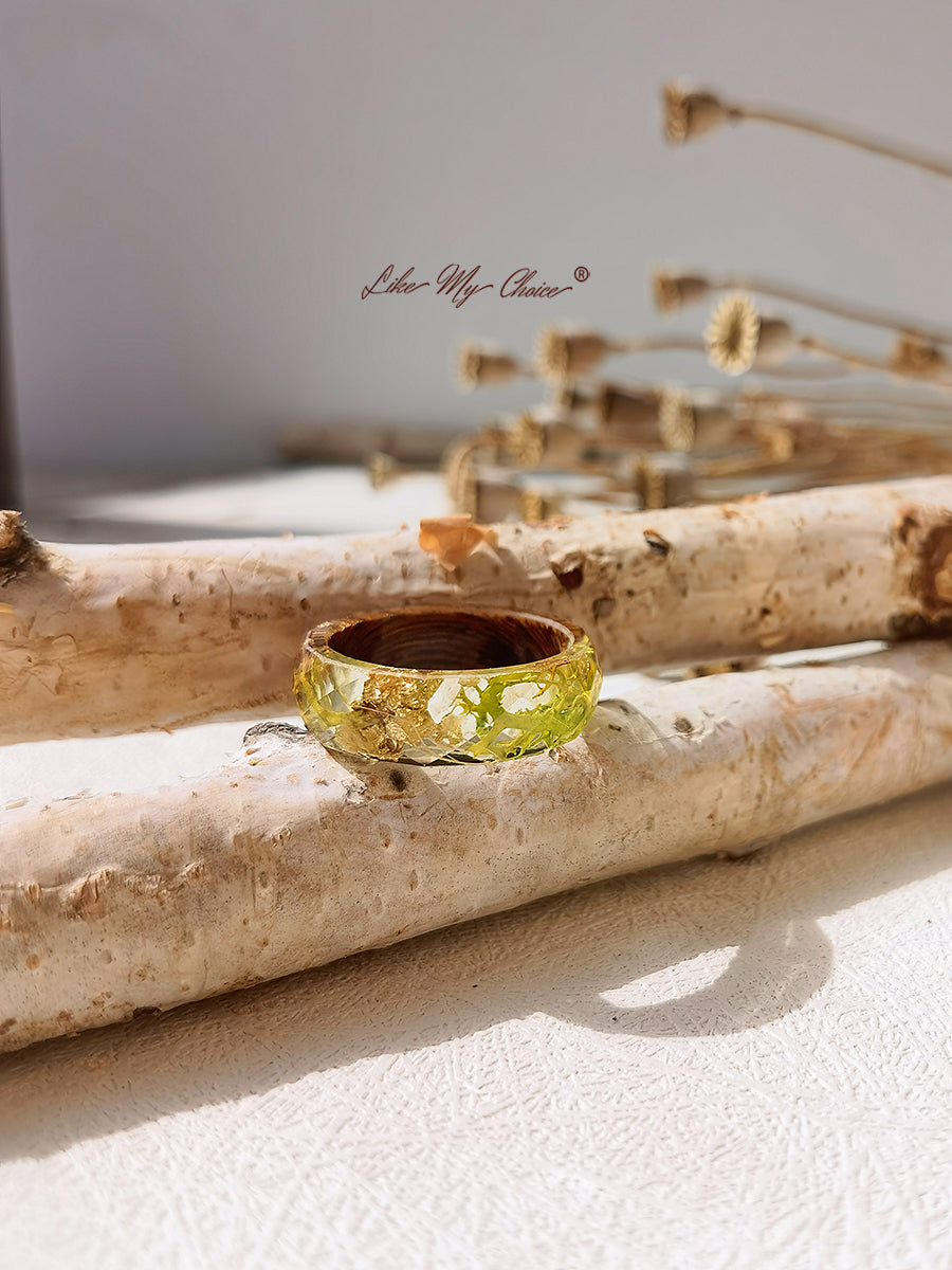 Bague en résine incrustée de fleurs séchées - Feuille d'or Algues