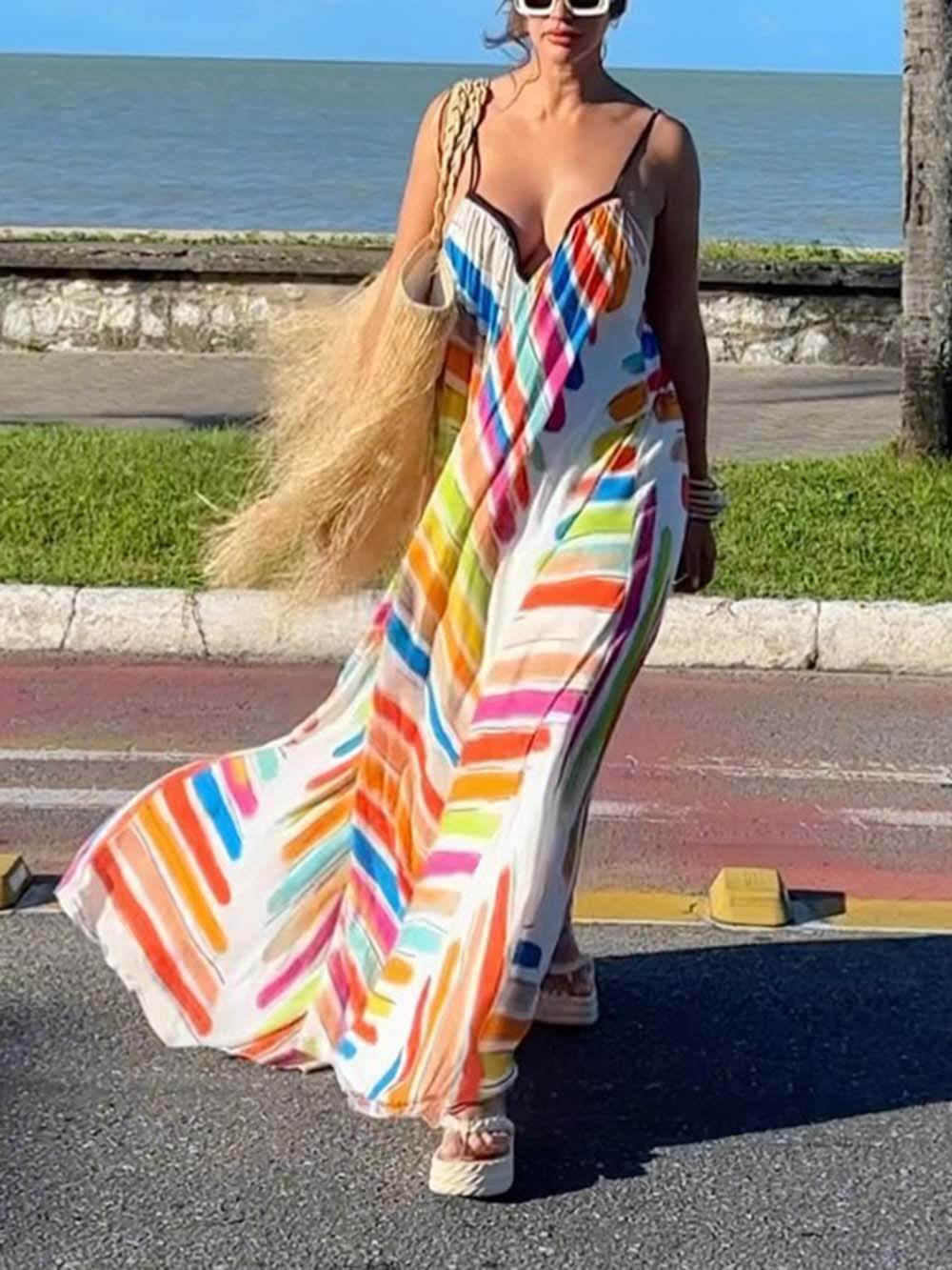 Vestido moderno com estampado de riscas arco-íris e suspensórios soltos