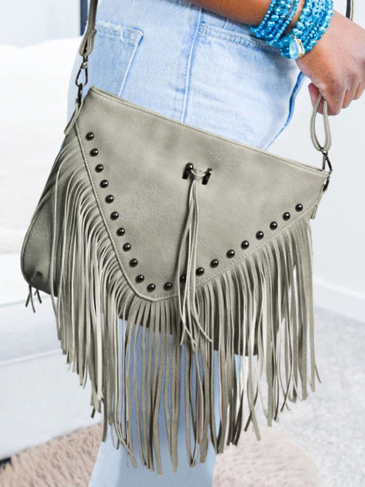 Bolso crossbody de borlas con flecos remachados