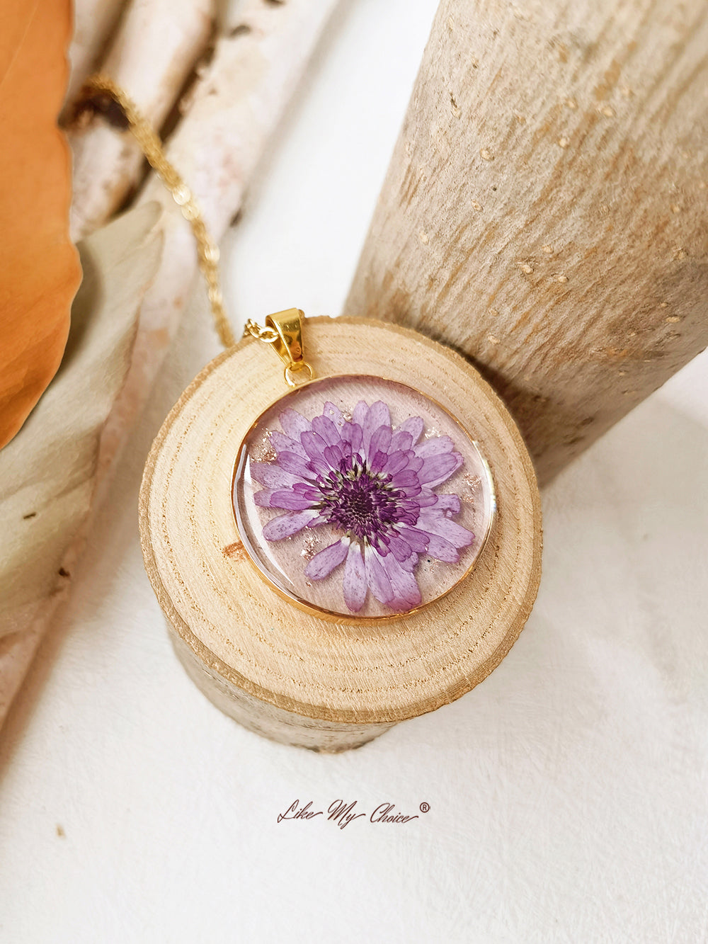 Collier de fleurs séchées en résine pour les amoureux de la nature