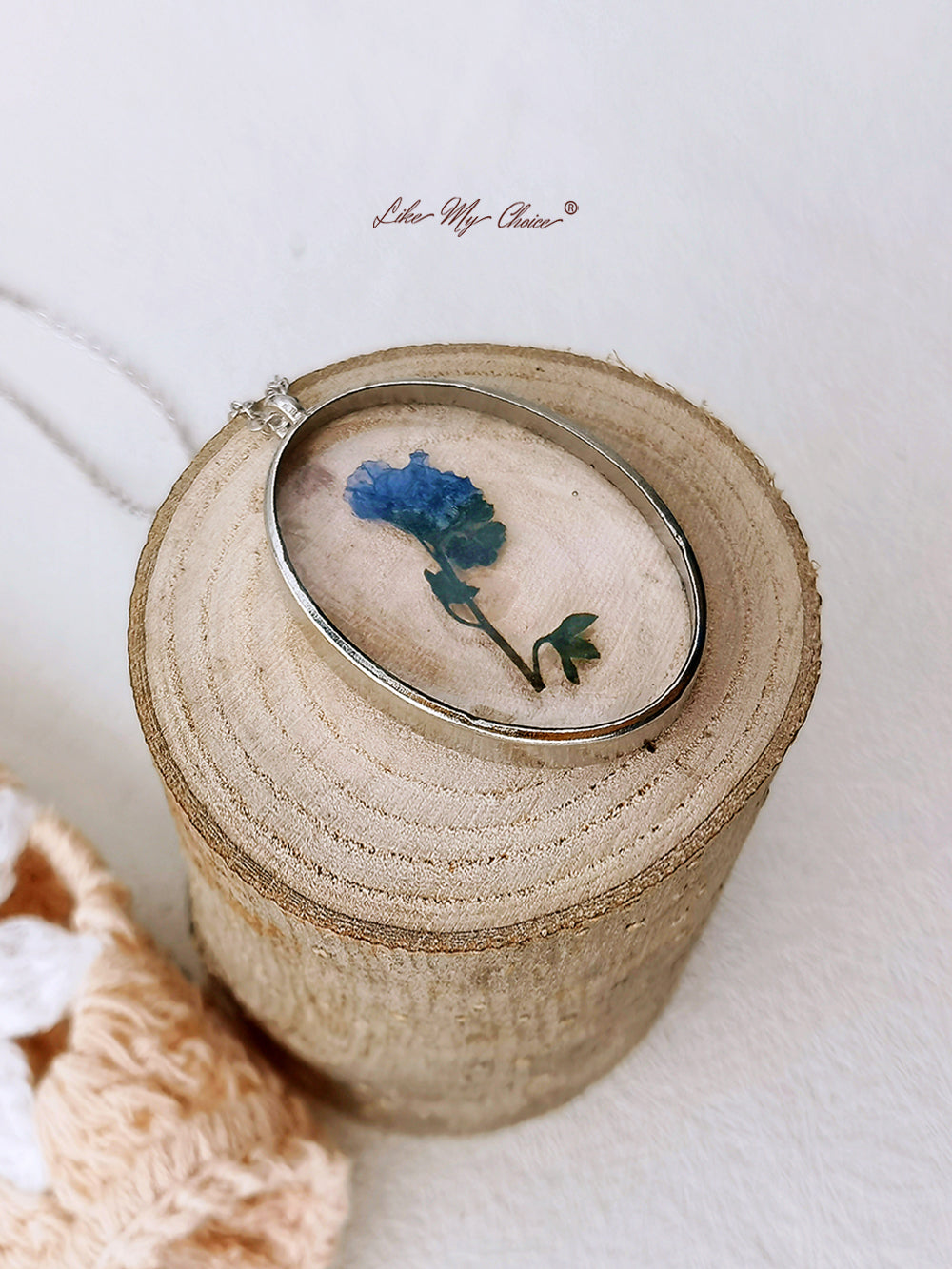 Náhrdelník z lisovaných květin - Forget Me Not Flower Oval