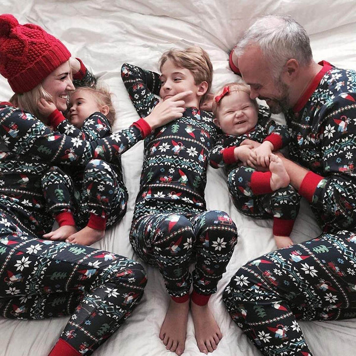 Conjunto de pijama a condizer para a família com estampado de Pai Natal e floco de neve