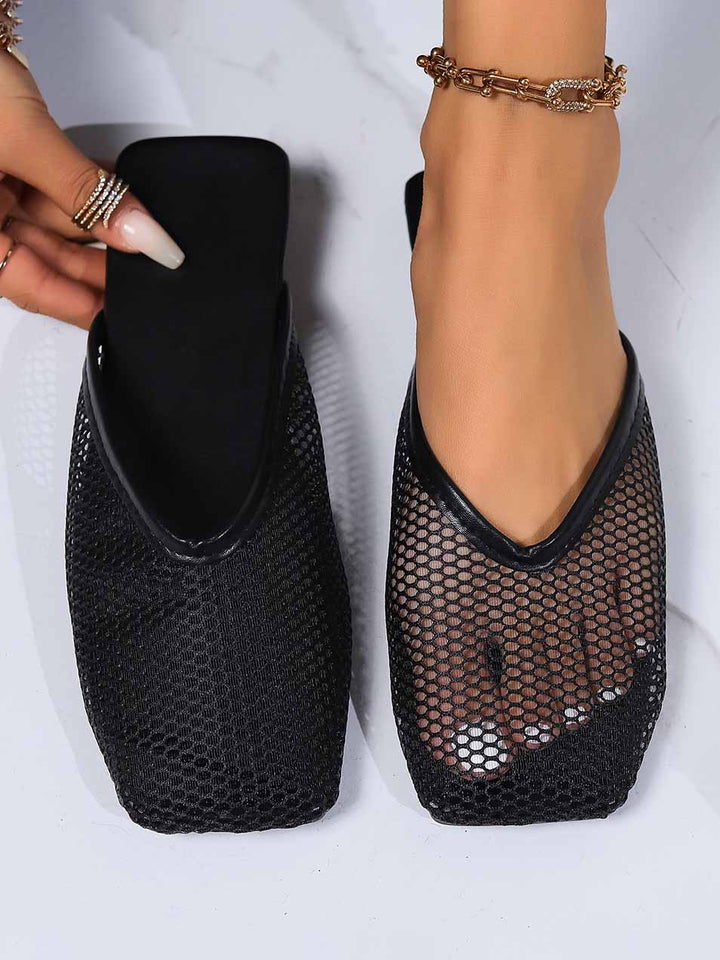 Fashionable And Simple Flat-Soled Hollow Breathable Mesh Shoes