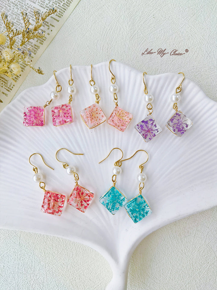 Anting-anting Bunga Kering Ratu Anne Resin Buatan Tangan