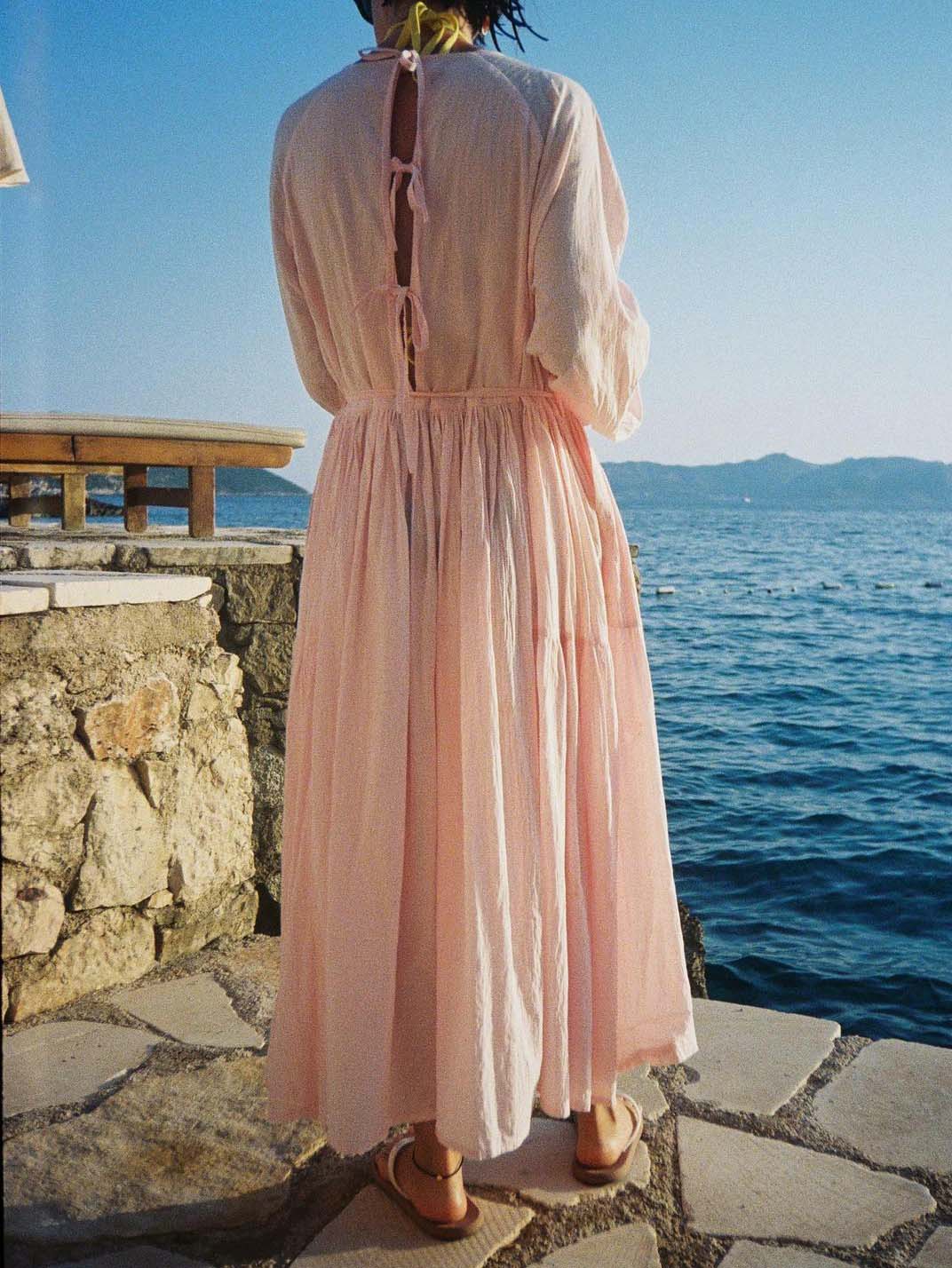 Robe midi plissée exquise à manches longues et à nouer