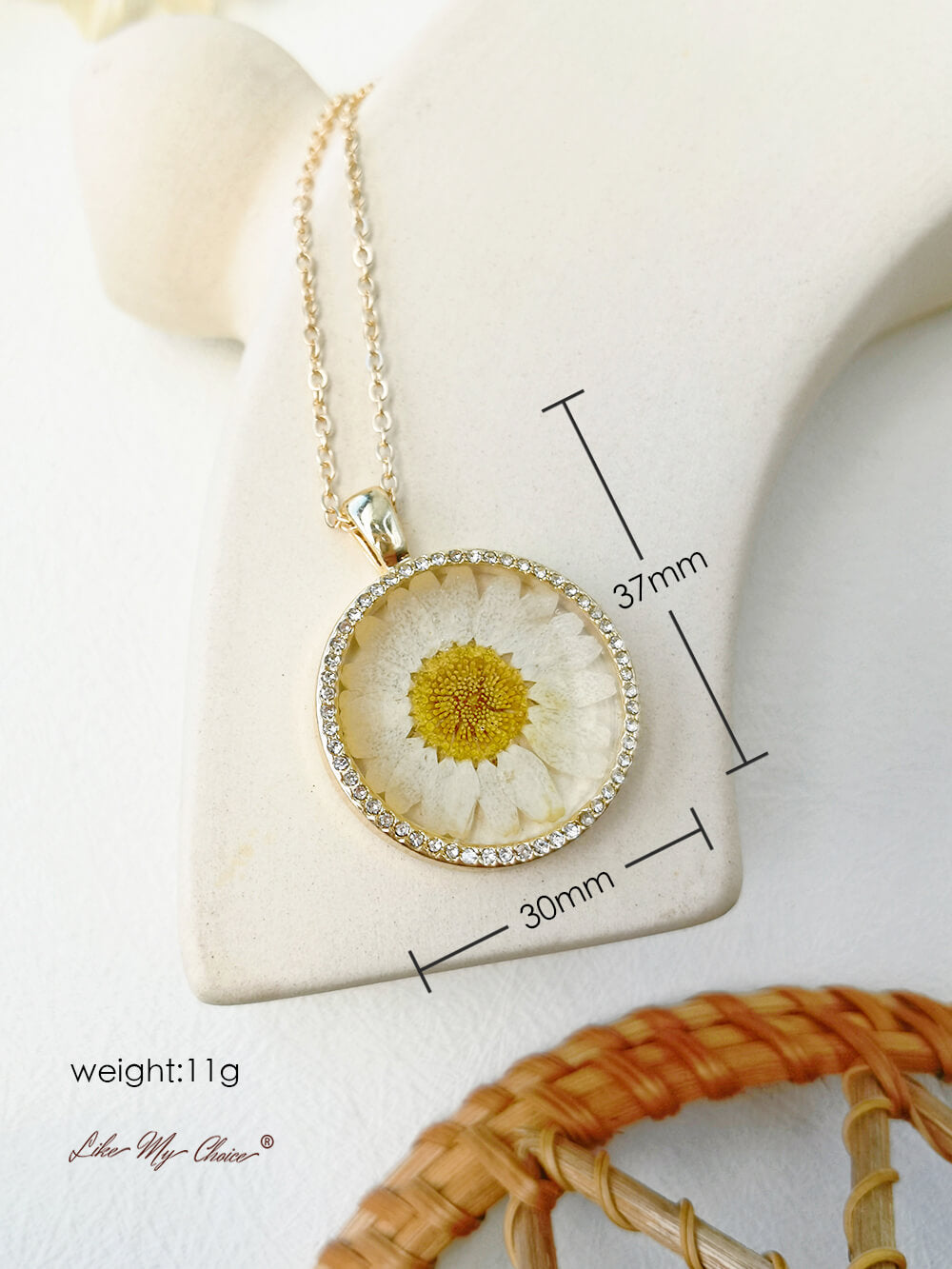 Collier avec pendentif en cristal rond et fleur de marguerite en résine