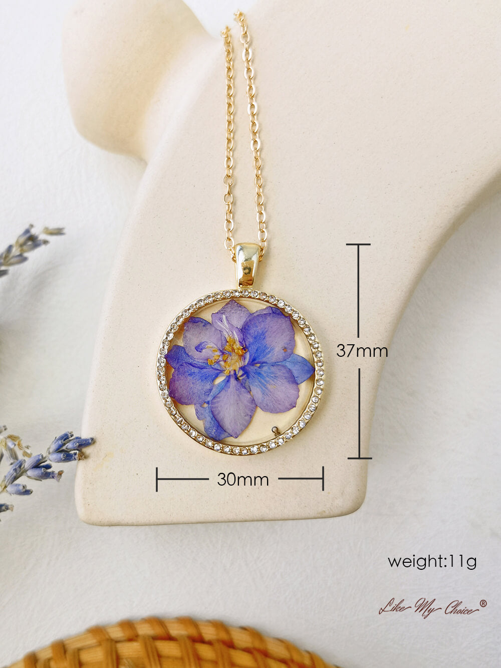 Collier de fleurs pressées en résine avec pendentif en cristal rond Violettes