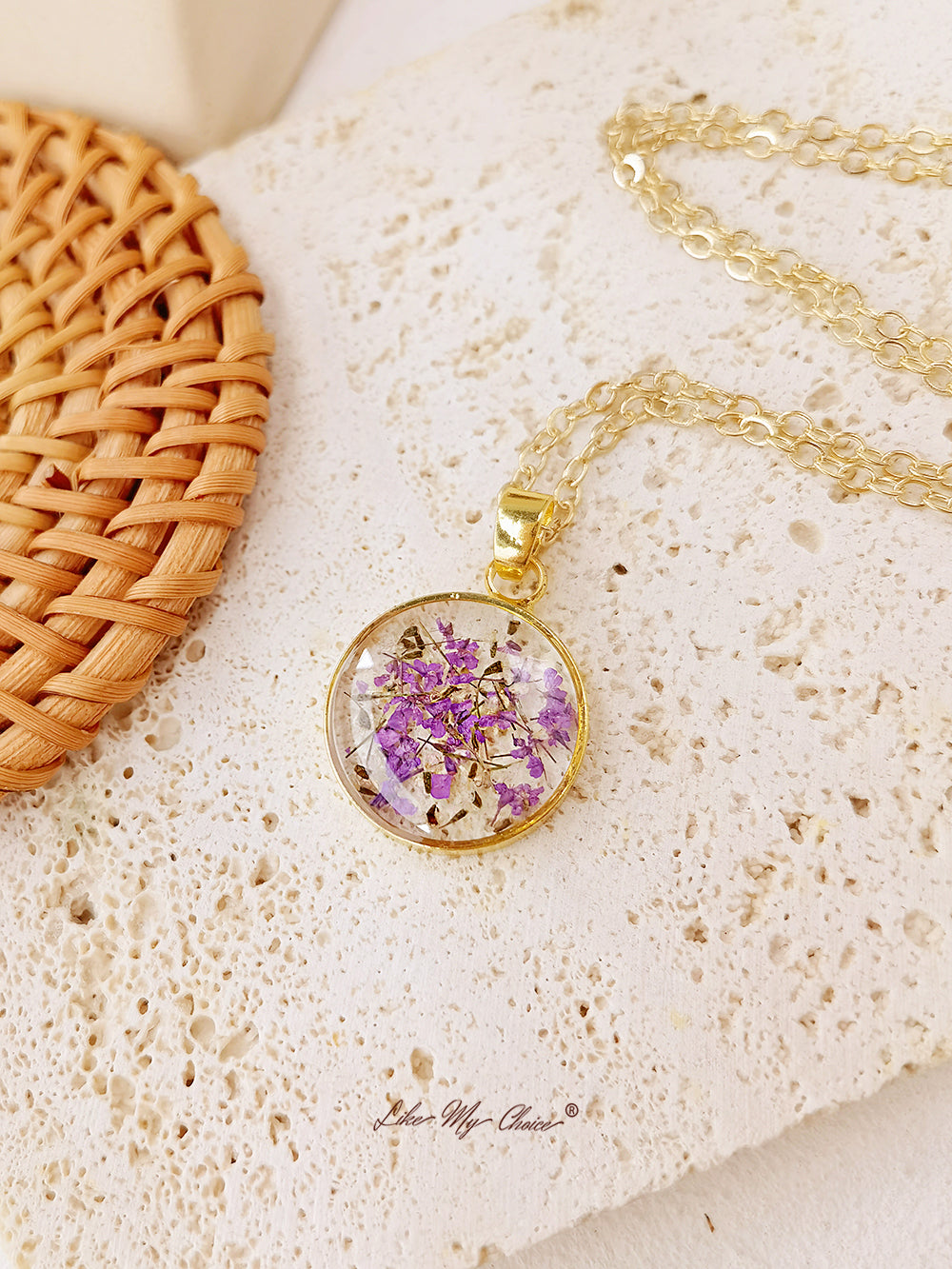 Queen Anne Lace Flower Botanical Pendant Gold Circle Necklace