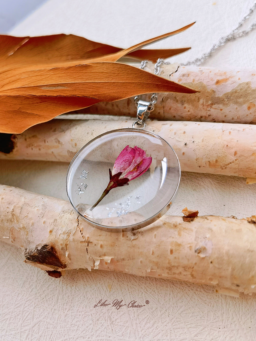 Collar de flores de resina: Rosa de agosto