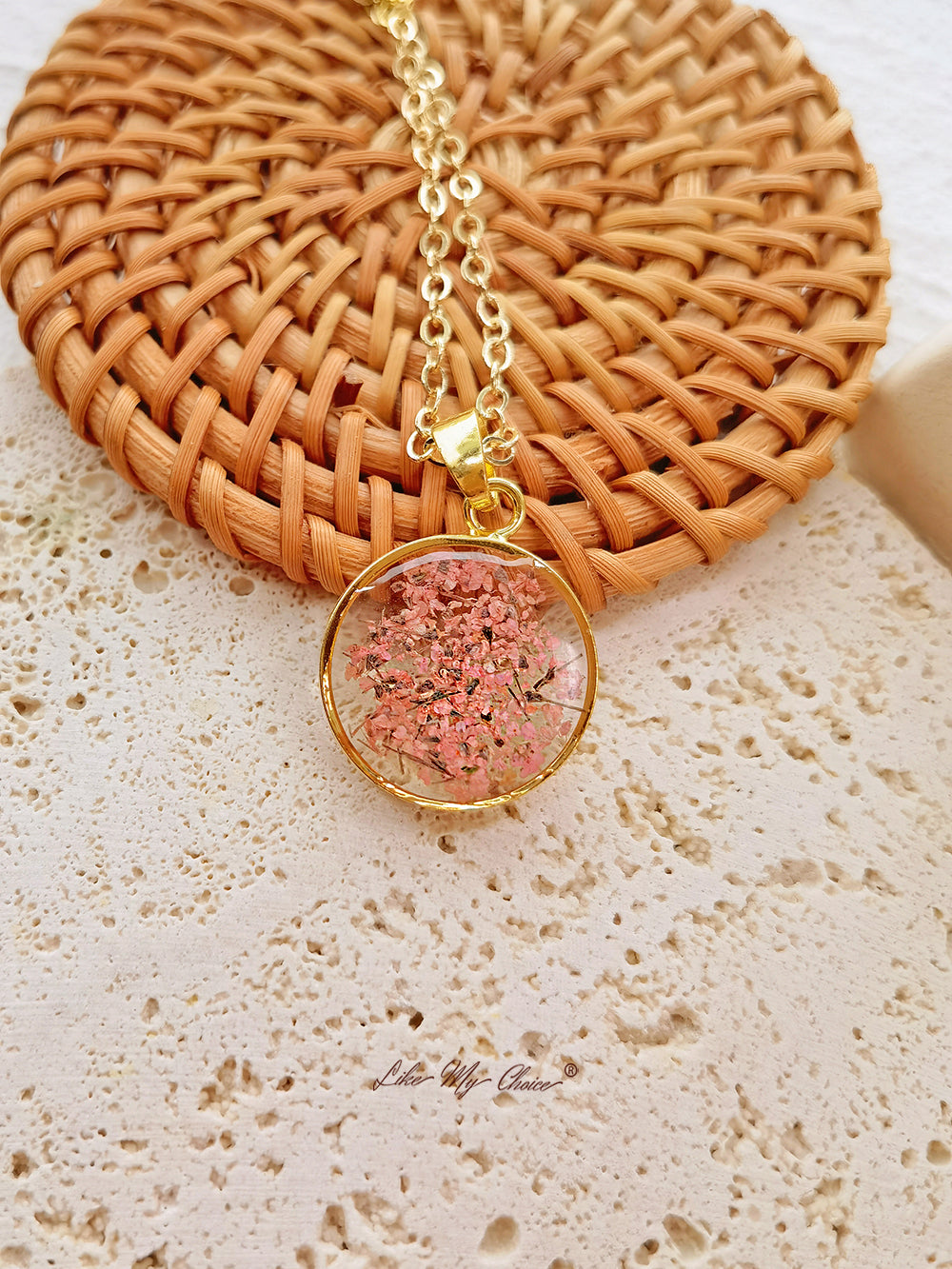 Queen Anne Lace Flower Botanical Pendant Gold Circle Necklace