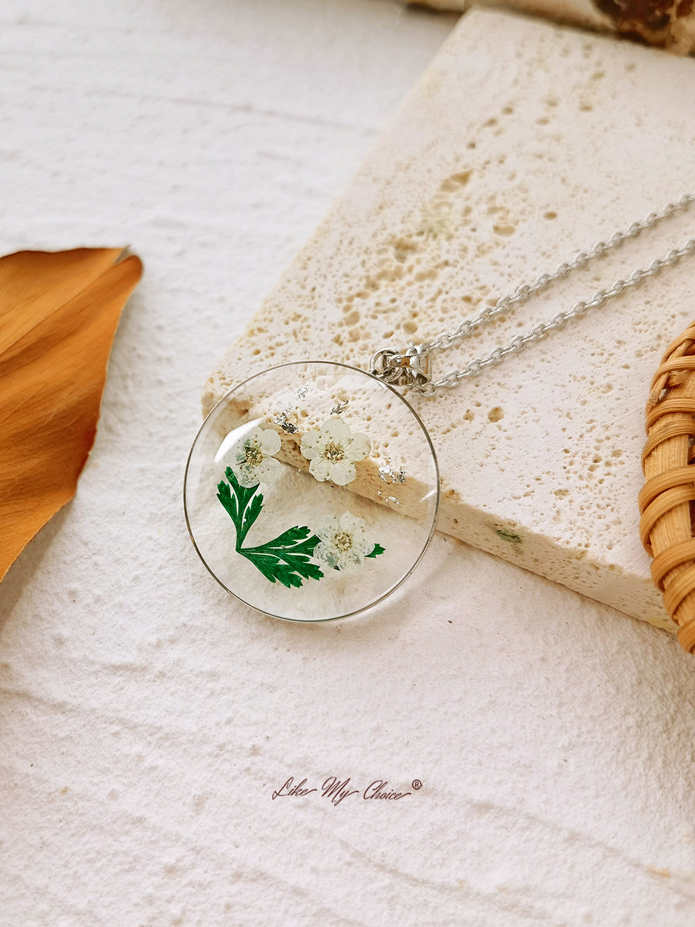 Handgjort Daisy Flower-halsband med hänge