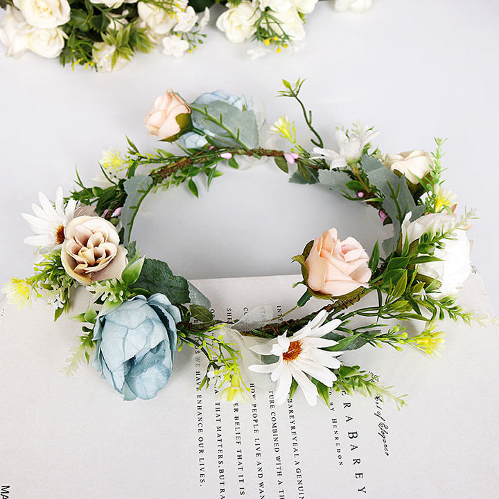 Corona de flores para bodas en el bosque