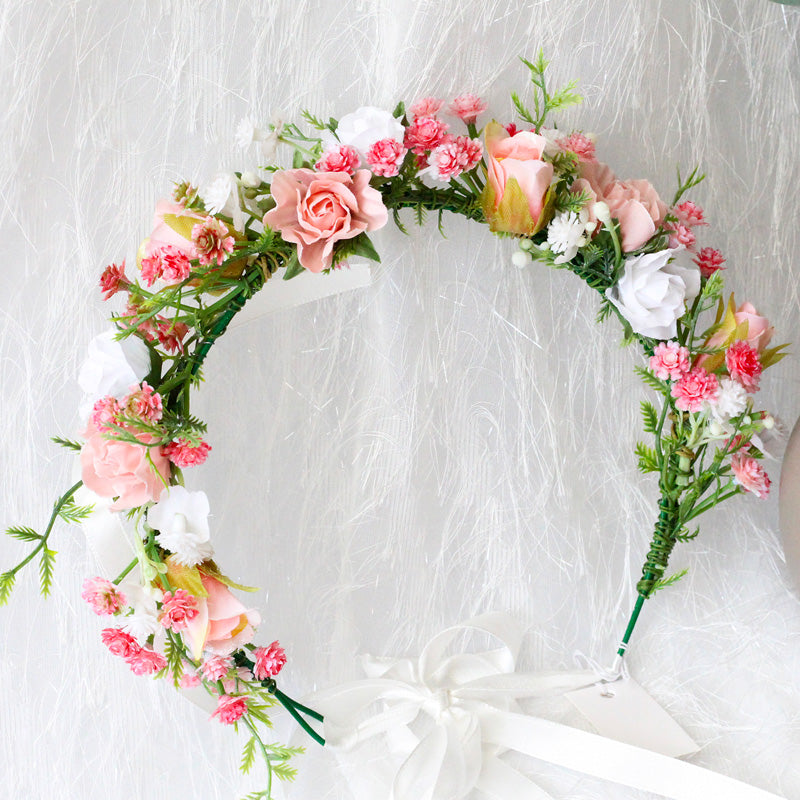 Couronne de fleurs rose pâle