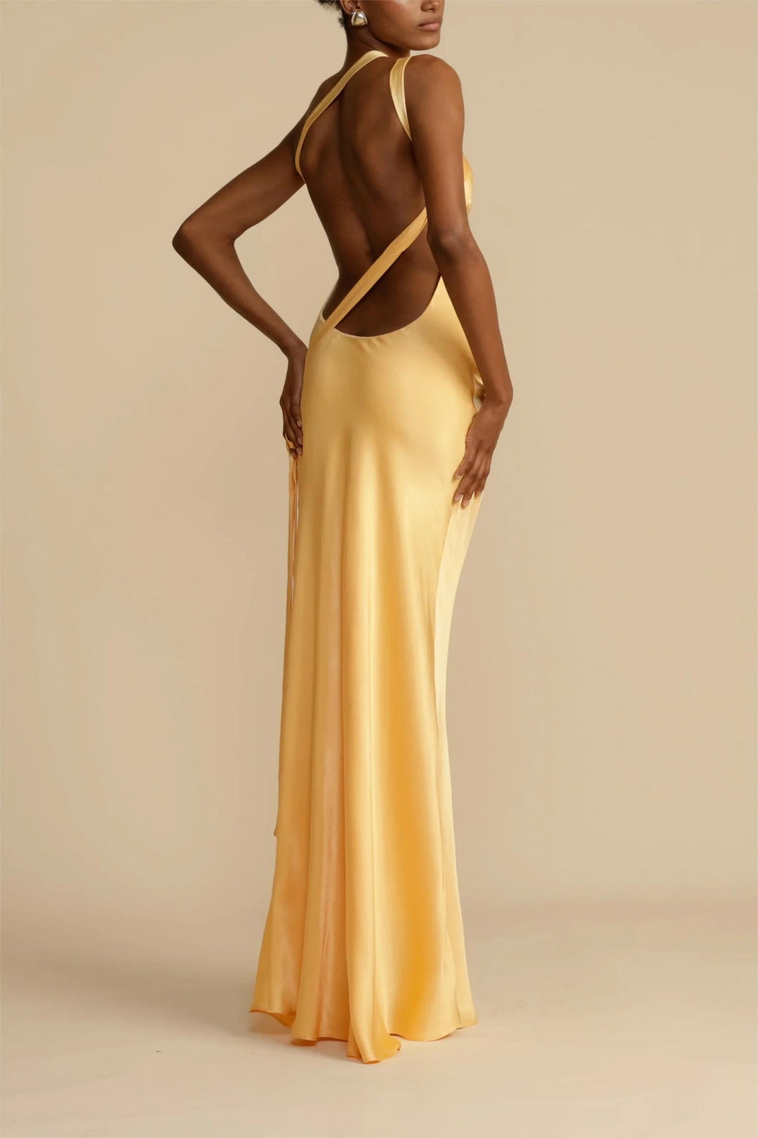 Gaun Maxi Tali Asimetris Satu Shouder Asimetris Satu Tali Backless dari Satin Moonlight Soiree