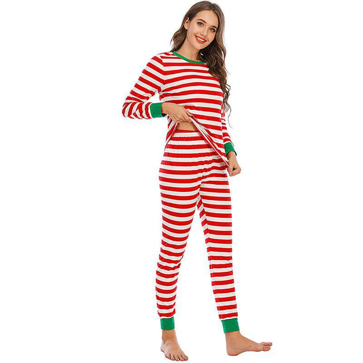 Conjunto de pijama familiar a juego de rayas rojas y blancas y cuello verde