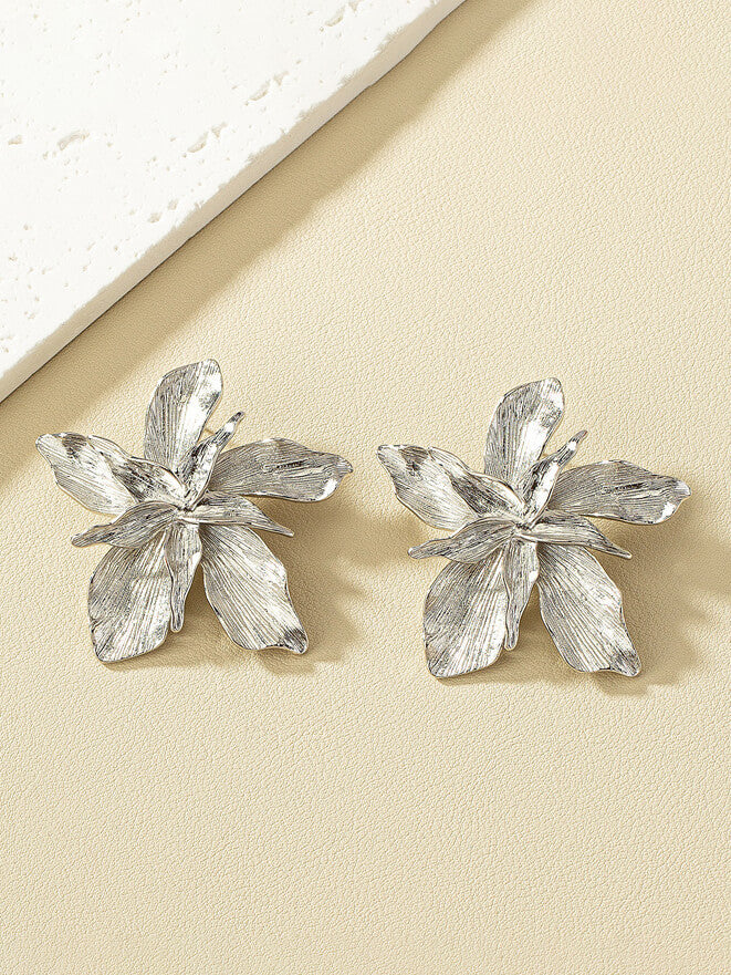 Pendientes flor con textura de metal