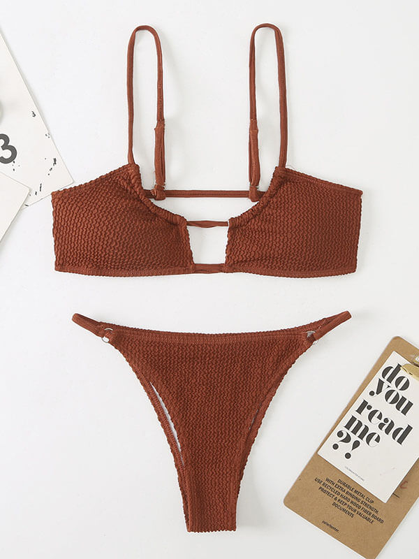 Bikini fendu à trois points en tissu spécial de couleur unie