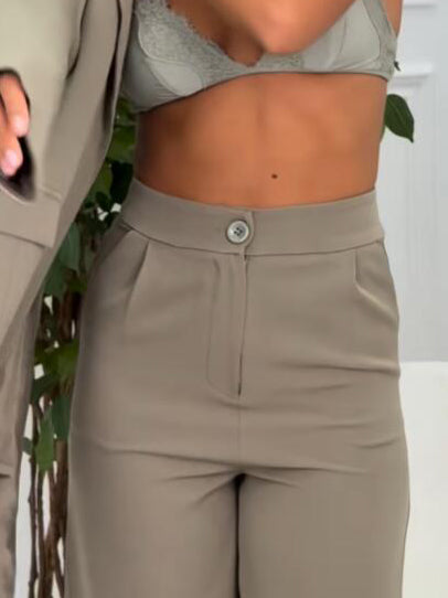 Elegantes pantalones de traje abotonados