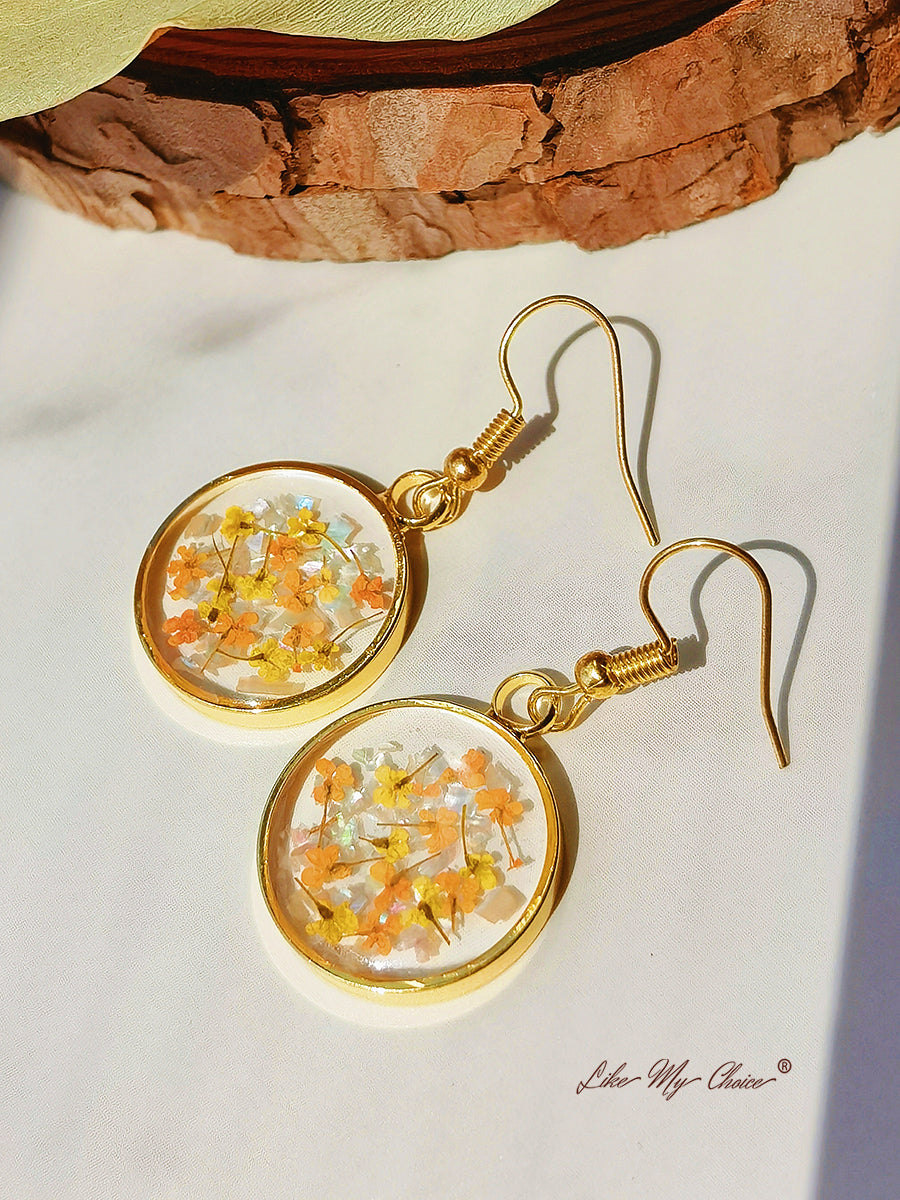 Boucles d'oreilles fleurs pressées - Résine de lys jaune