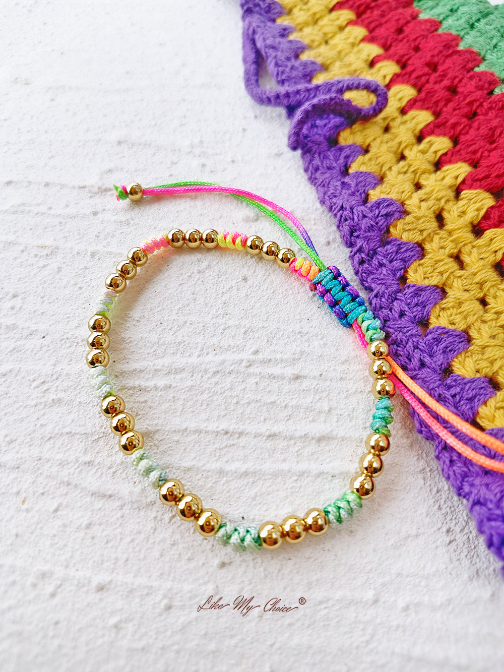 Pulsera ajustable con cordón y cuentas de caramelo arco iris