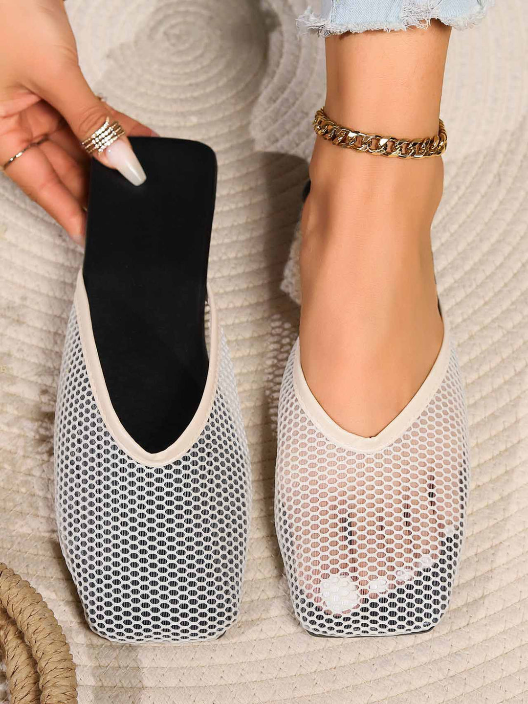 Fashionable And Simple Flat-Soled Hollow Breathable Mesh Shoes