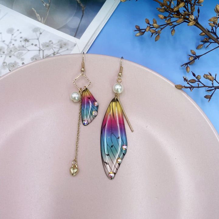 Pendientes de borla ala de mariposa con lámina de oro arco iris y alas de cigarra